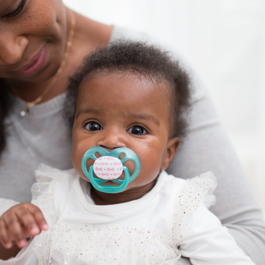 Lifestyle_Advantage_Pacifier_Stage_2_Pink_O16A7134